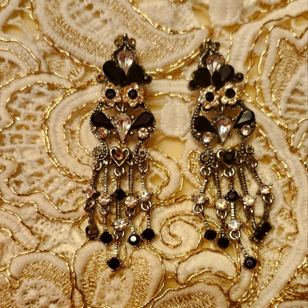 ✨️2 For $25.00 Elegant Black and Silver Clip Earrings